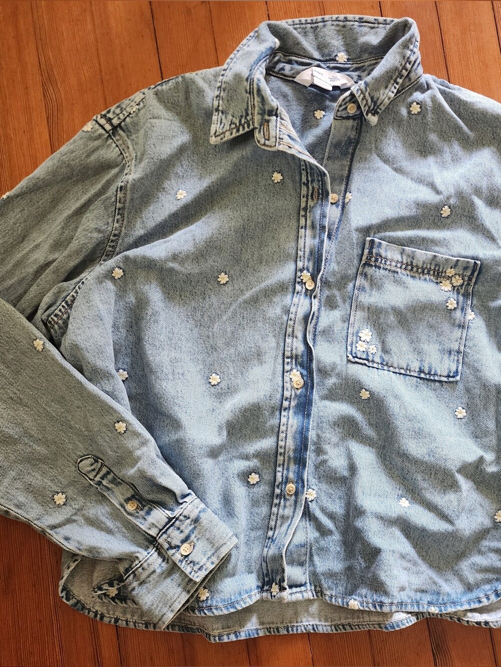 Old Navy Light Blue Denim Button-Down Shirt with White Daisy Embroidery L Tall